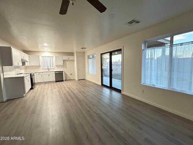 Foto del edificio - 10542 W Alvarado Rd