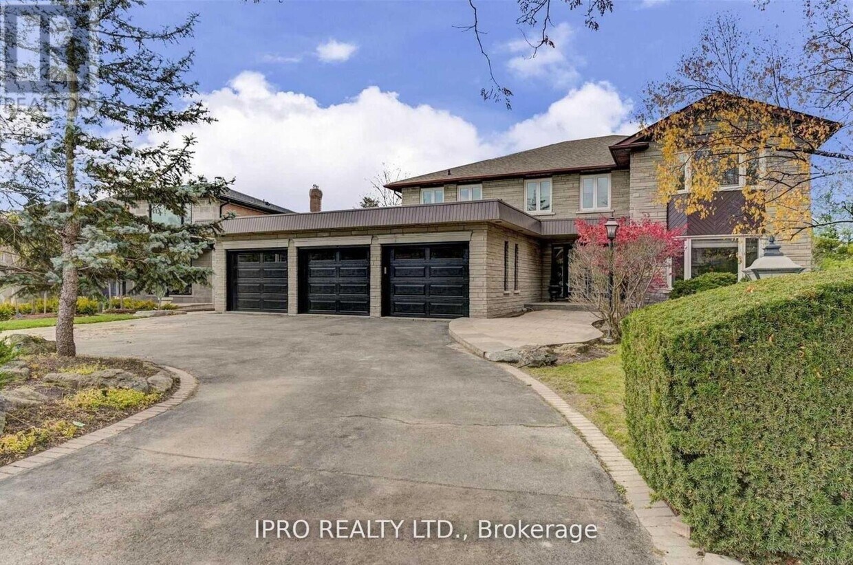 Primary Photo - 150 Firglen Ridge
