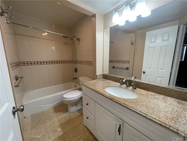 Foto del edificio - 4210 E 5th St