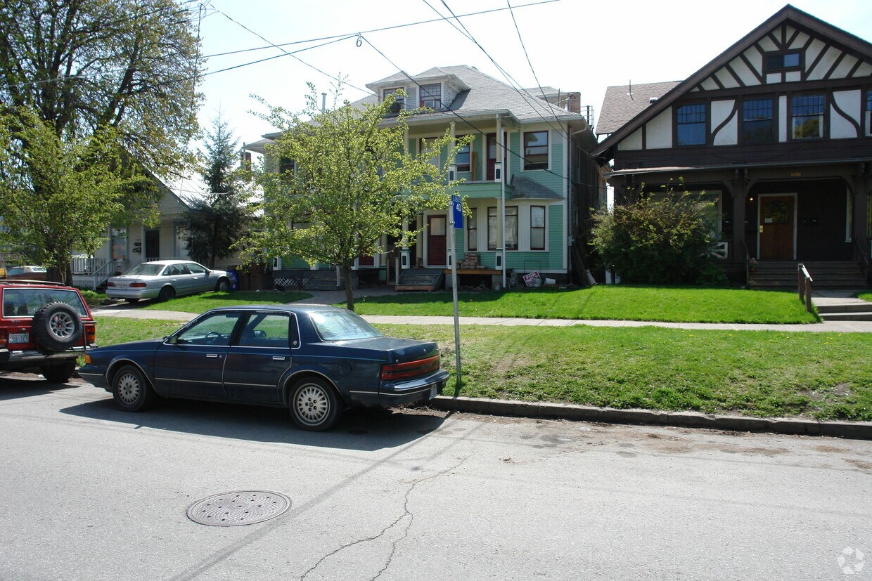 Foto del edificio - 1617 W Pacific Ave