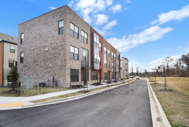 Building Photo - 4340 Roland Heights Ave