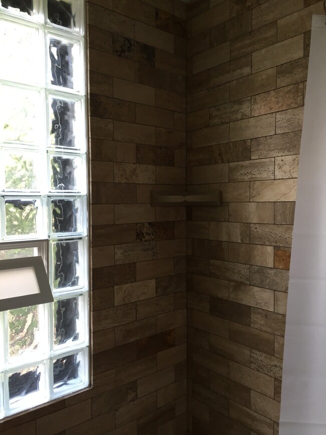 Building Photo - 722 W Kalamazoo Ave