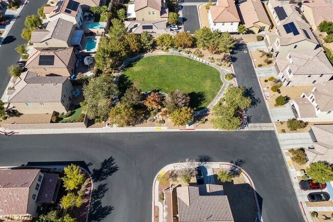 Building Photo - 10360 Sipple St