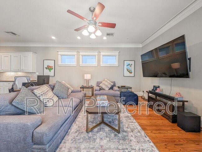 Foto del edificio - 1126 W 17th St