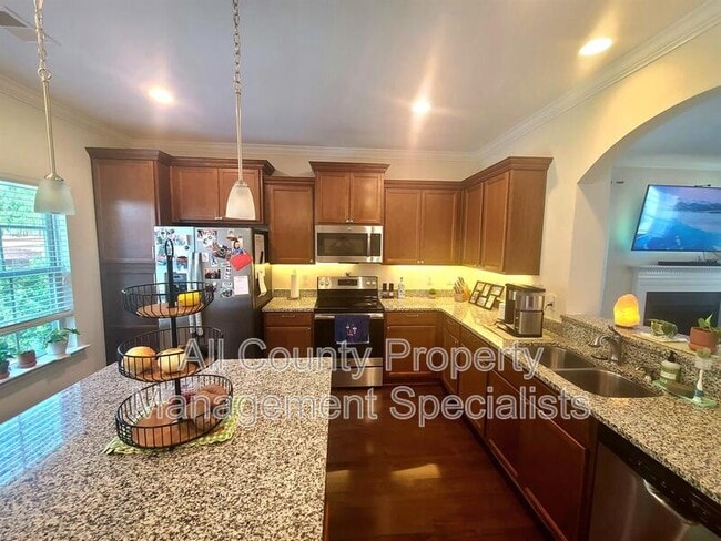 Building Photo - 235 Meadow Springs Dr