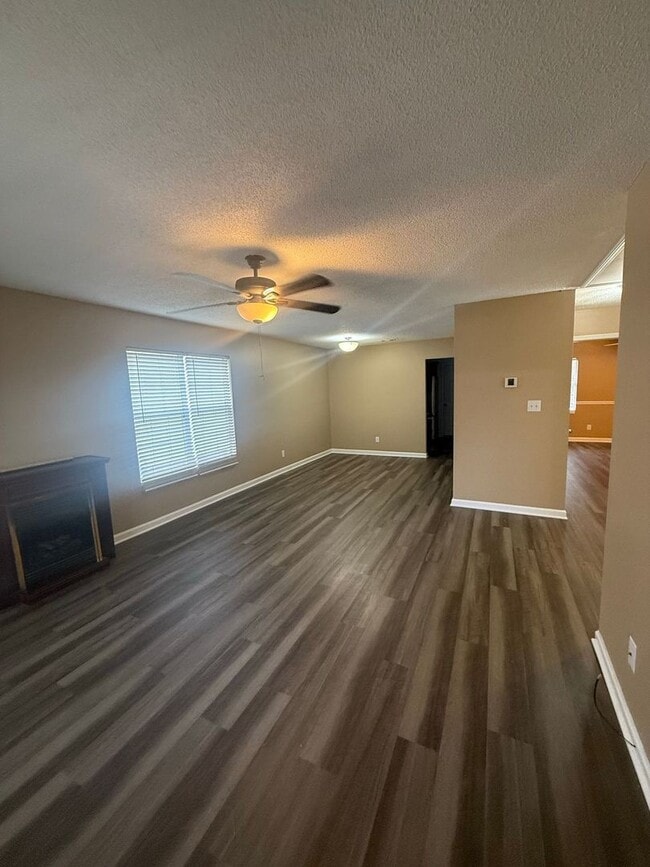 Building Photo - 2 Bed 2 Bath Home Near Cherry Park