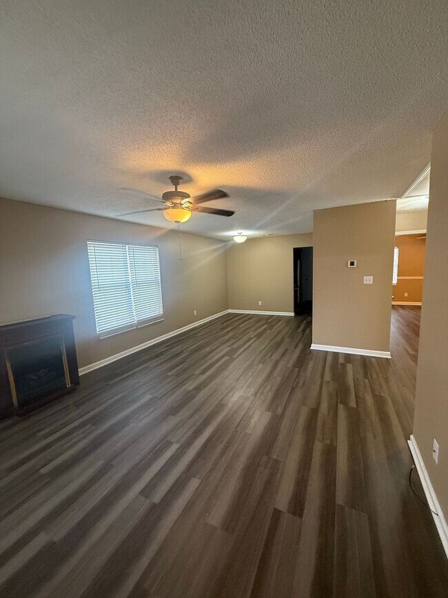 Foto del edificio - 2 Bed 2 Bath Home Near Cherry Park