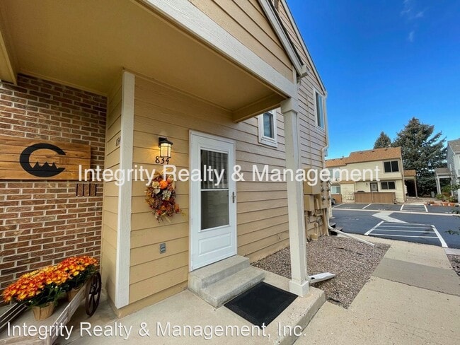 Building Photo - 2 br, 2.5 bath House - 834 Summer Dr