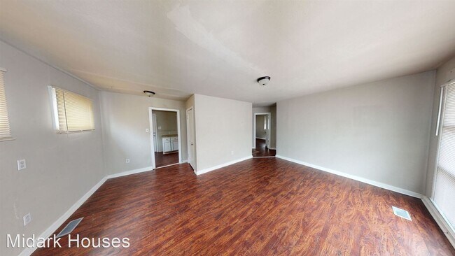 Building Photo - 4 br, 1 bath House - 510 W 51st Street