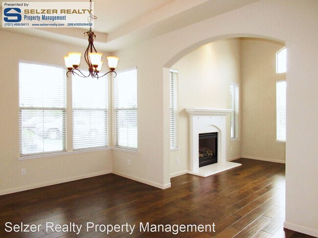 Building Photo - 4 br, 2.5 bath House - 464 Riverview Dr.