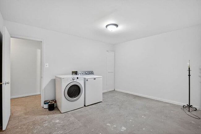 Building Photo - 4243 Drake Ct