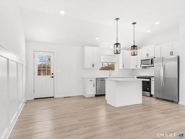 Building Photo - 1974 Kings Hwy