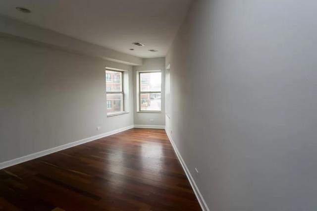 Foto del edificio - 0 bedroom in Chicago IL 60645