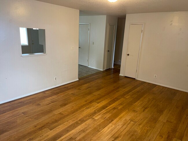 Foto del edificio - 1607 E Commercial St