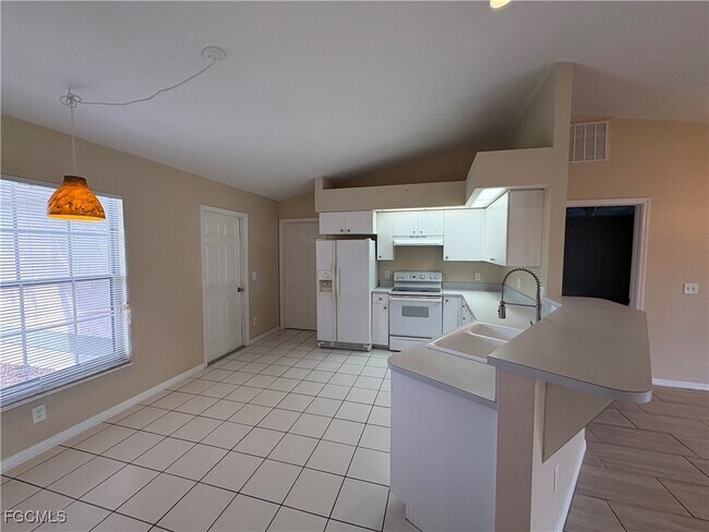 Foto del edificio - 4333 Agualinda Blvd