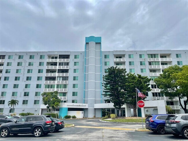 Foto del edificio - 919 Hillcrest Dr