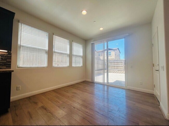 Foto del edificio - 1172 Fox Field Ln