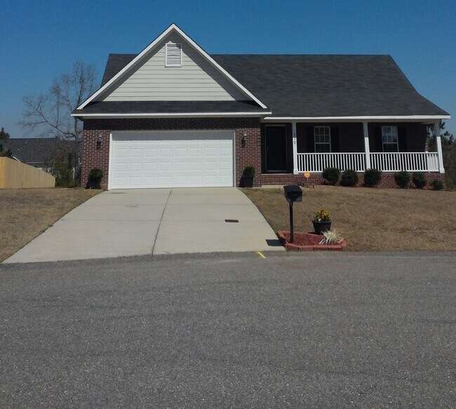 Foto del edificio - 317 Hawthorn Dr