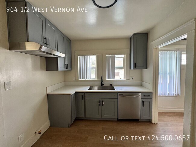 Foto del edificio - 964 1/2 West Vernon Ave-