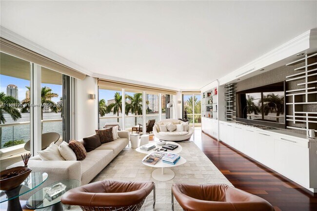 Building Photo - 2600 Island Blvd
