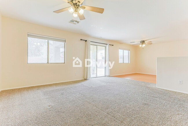 Building Photo - 2134 W Roosevelt Ave