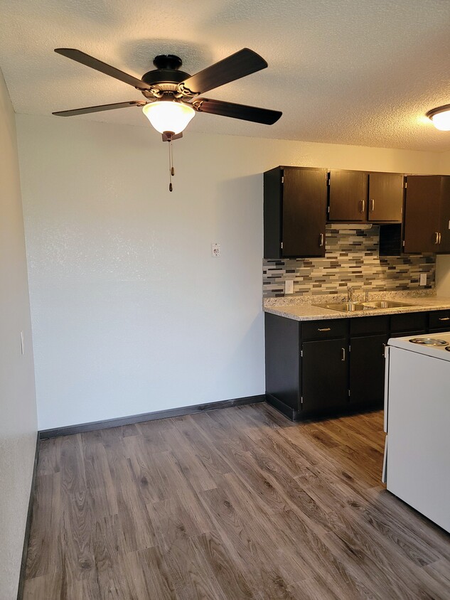 Primary Photo - 115 Oak Ave