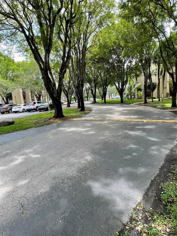 Foto del edificio - 14221 N Kendall Dr