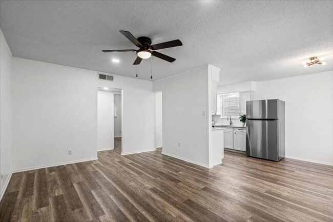 Foto del edificio - 3415 Willowrun Dr