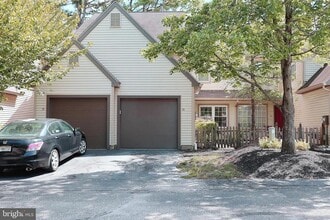 Building Photo - 53 Woodlake Dr