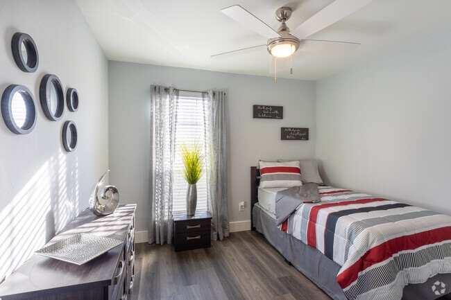 2BR, 1BA - 829SF - Springs at 1100