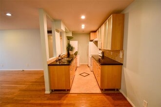 Building Photo - 1601 S Shepherd Dr