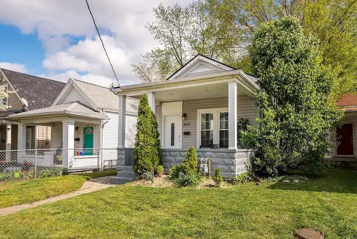 Primary Photo - 466 E Brandeis Ave