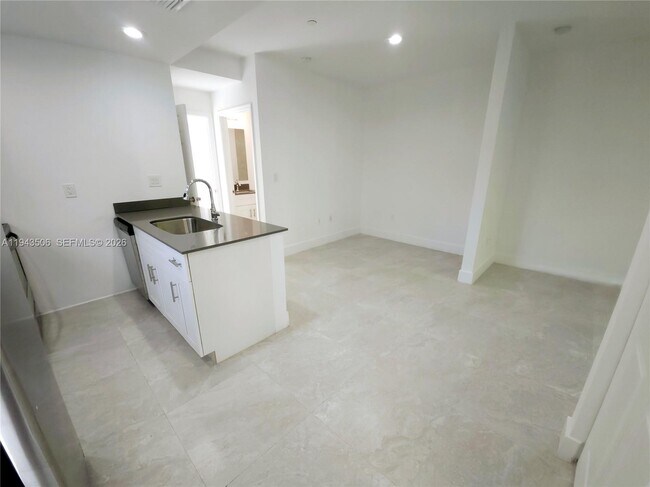 Foto del edificio - 580 NW 34th St