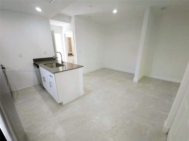 Building Photo - 580 NW 34th St