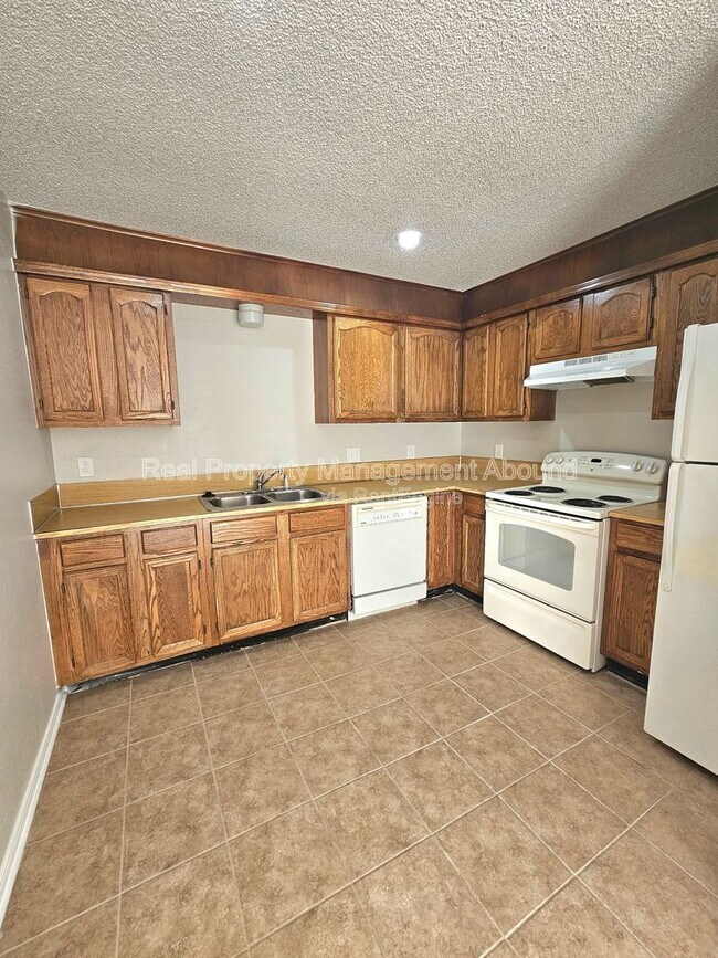 Foto del edificio - 101 E Broadway St