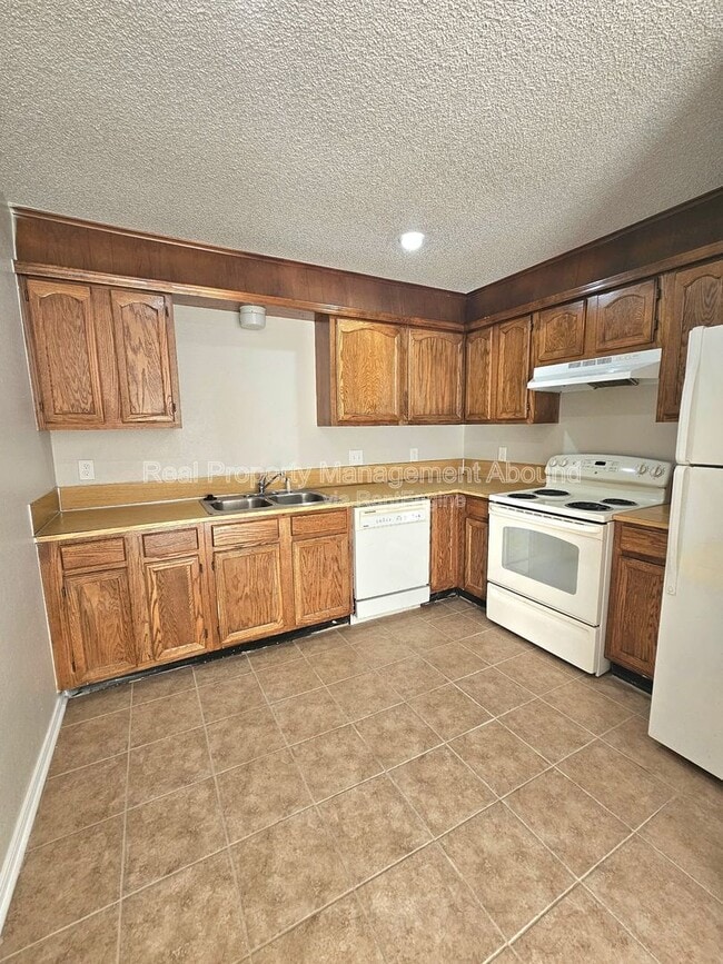 Building Photo - 101 E Broadway St