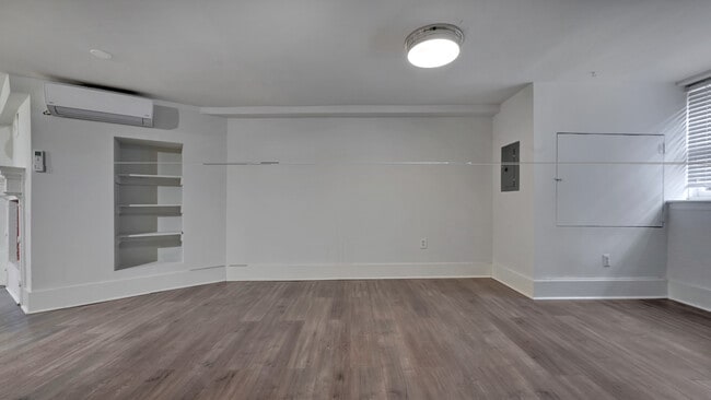 Building Photo - 2125 N St NW