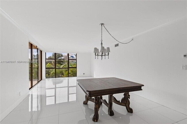 Foto del edificio - 20335 W Country Club Dr