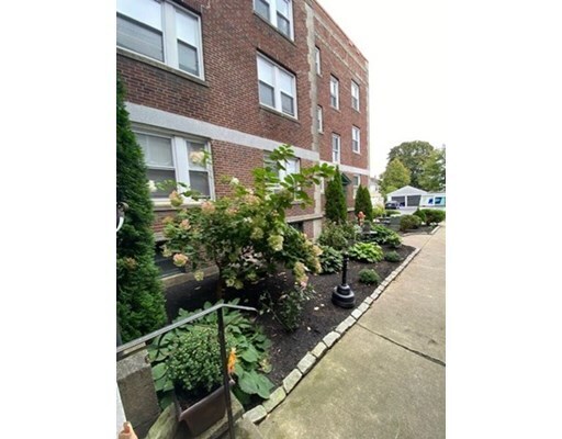 Building Photo - 15 Ives