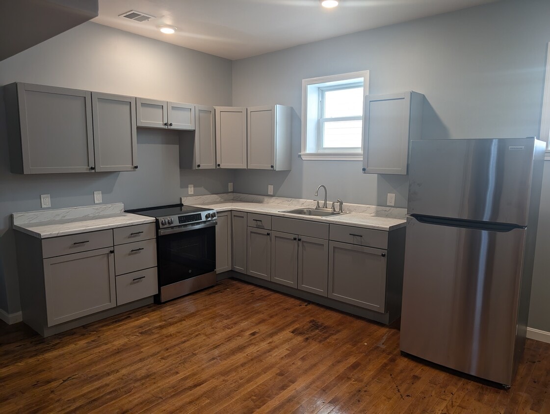 Kitchen - 10 Wall St