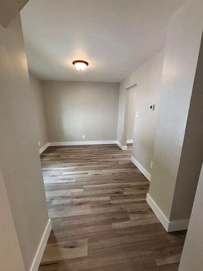 Building Photo - Beautiful 3 Bedroom 2 Bathroom Home in Bea...