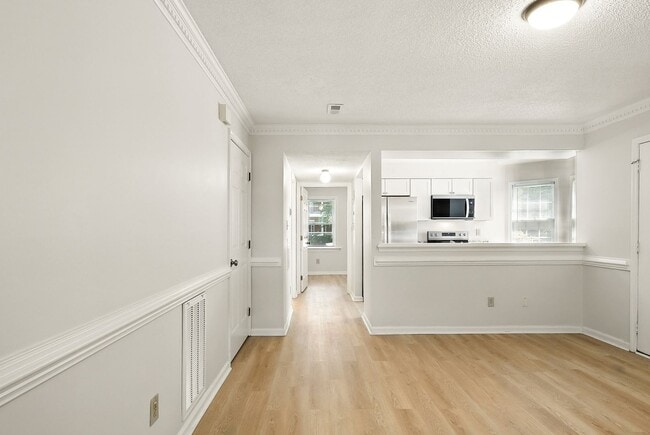 Building Photo - 13 Academy Ln