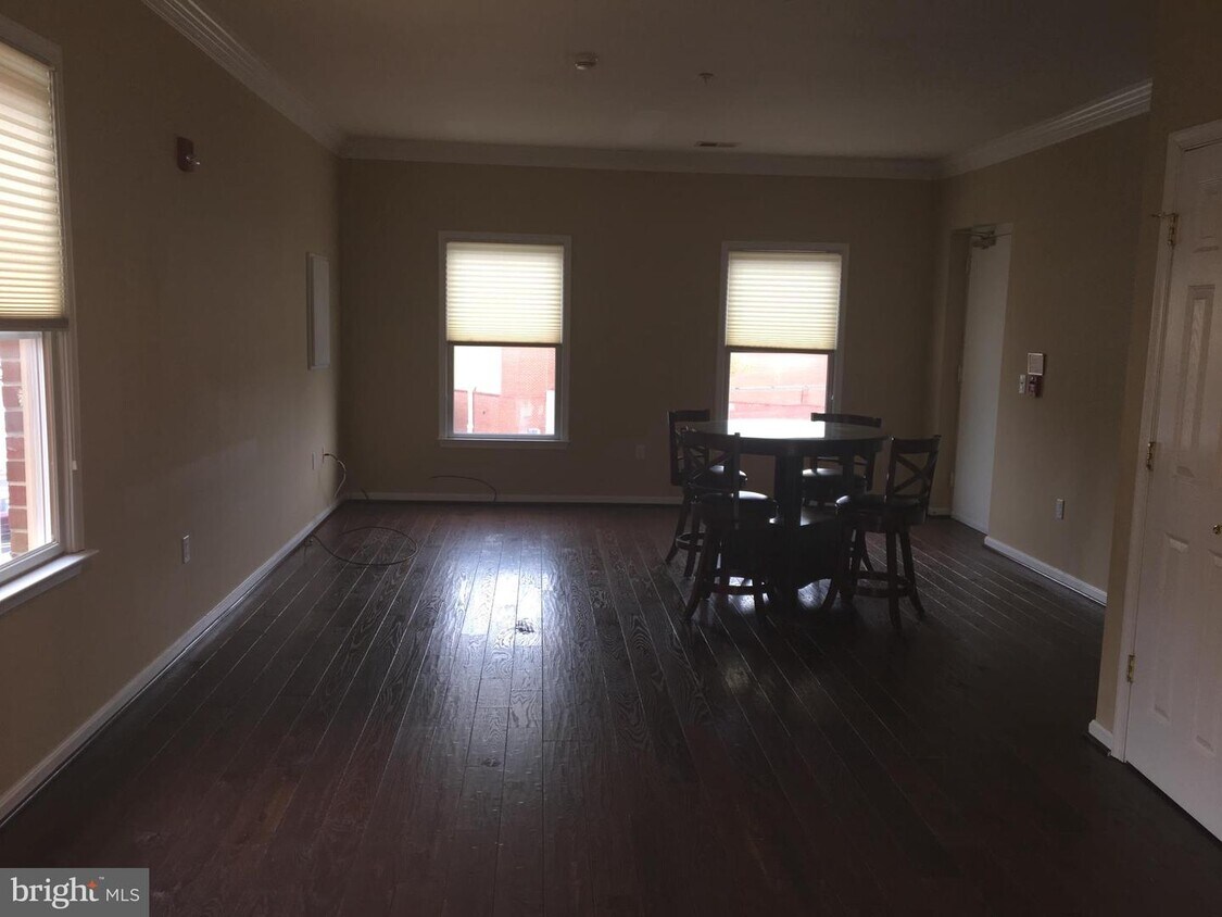 Foto principal - 300 Main St