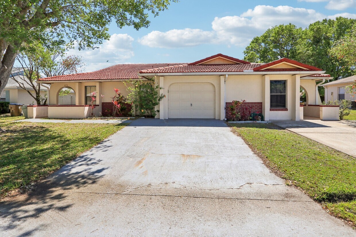 Primary Photo - 371 Cocoa Ct