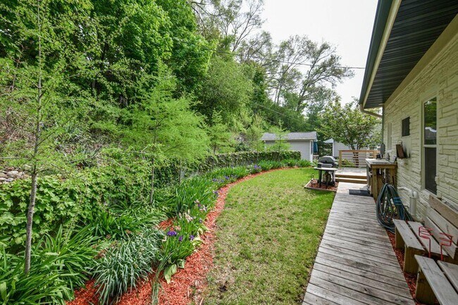 Building Photo - 33950 Lagoon Dr