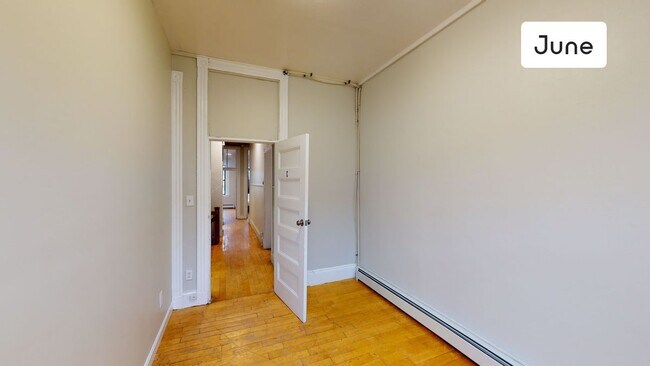 ROOM ONLY in 5-bed/2.0-bath Home photo'