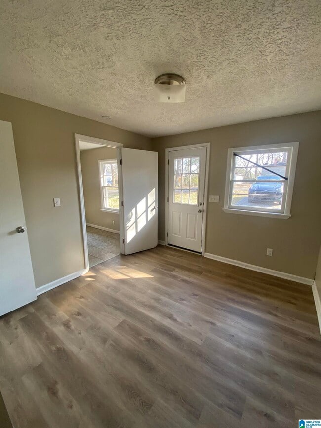 Foto del edificio - 1256 Rose Lynn Ln