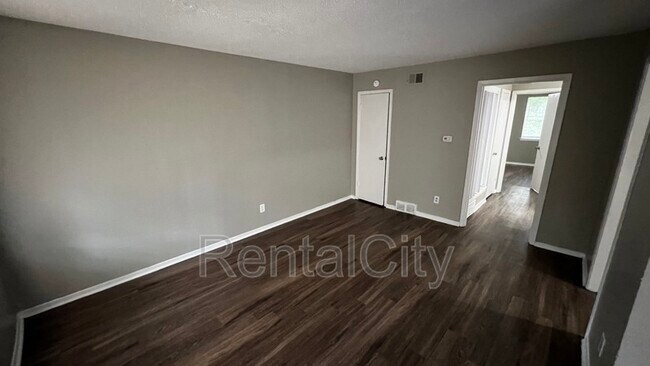 Foto del edificio - 3648 Rhea Ave