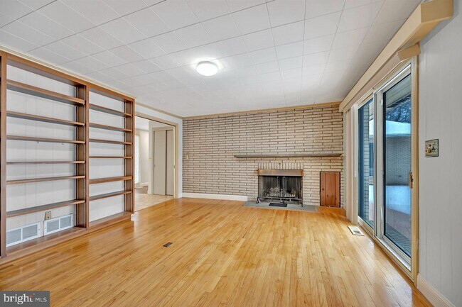 Foto del edificio - 97 Hardy Dr