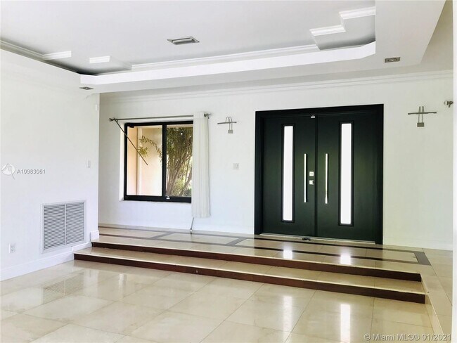 Foto del edificio - 21235 NE 19th Ct